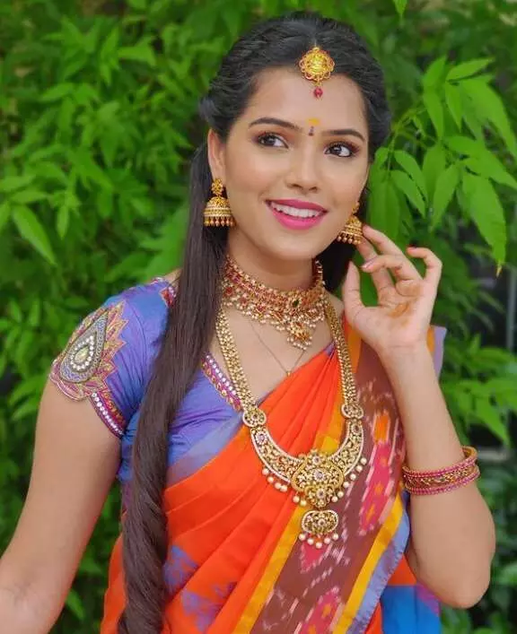 49.	Name	Vinitha Jaganathan,Age	28 Years old,Date of Birth	6 Oct 1993,Year of Active	2019 to Present,Native	Vellore