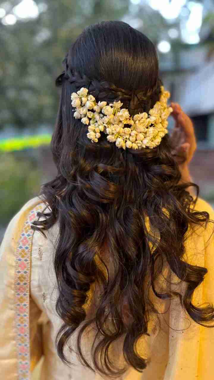India jasmine hair hi-res stock photography and images - Alamy
